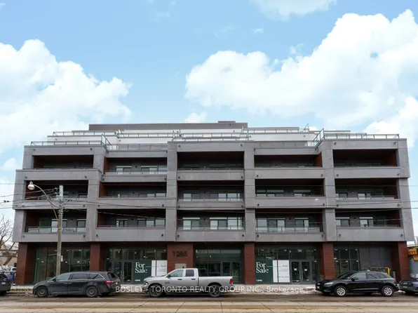 1285 Queen St E #504, Toronto, ON M4L 1C2