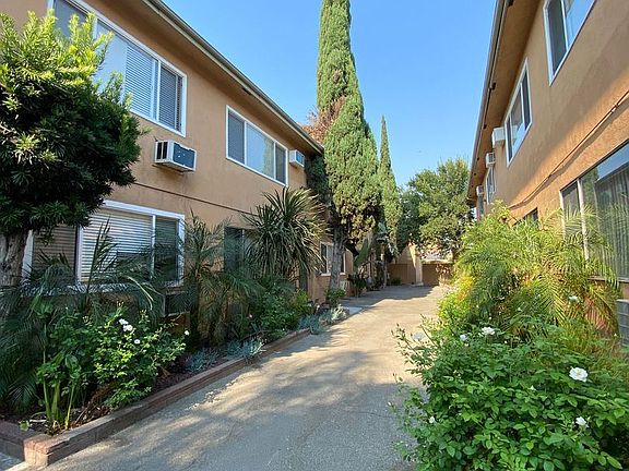 2nd image of 5729 Vineland Ave APT 29-07