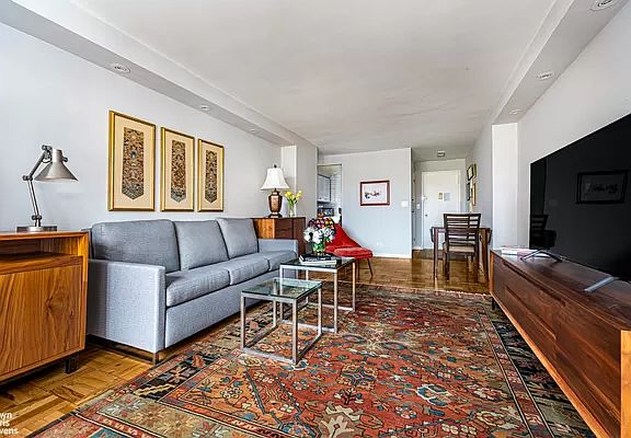 2nd image of 15 W 72nd St APT 14K