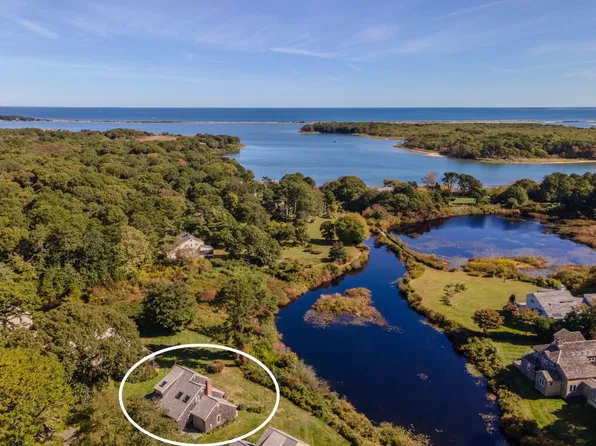 15 Stone Pound Way, Oak Bluffs, MA 02557