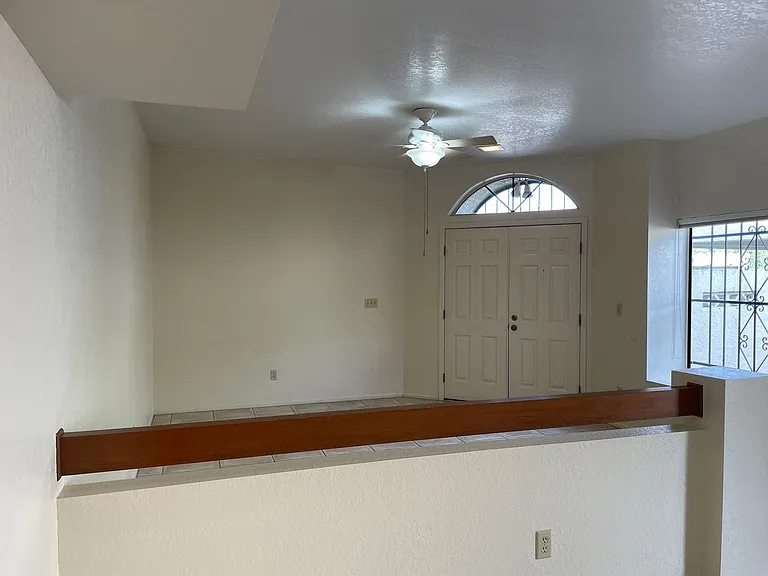 716 N Hayden Dr — Photo 4