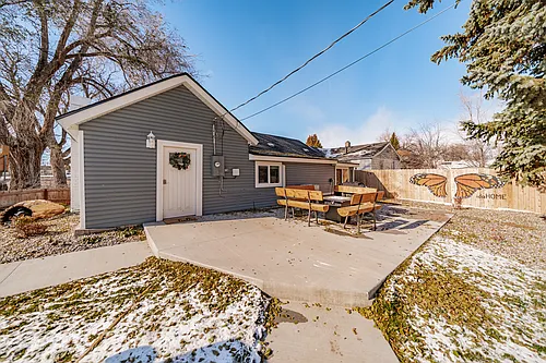 454 Iona St Photo 1