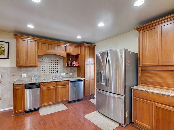 3rd image of 801 E Lemon Ave