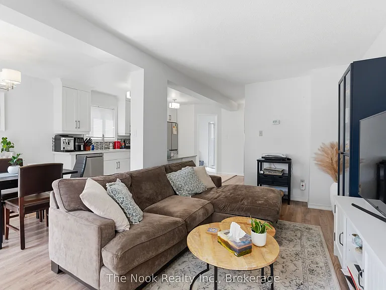 606 Cobblehill Dr — Photo 32
