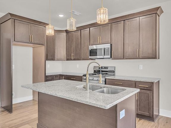 4th image of 18 Daffodil Dr