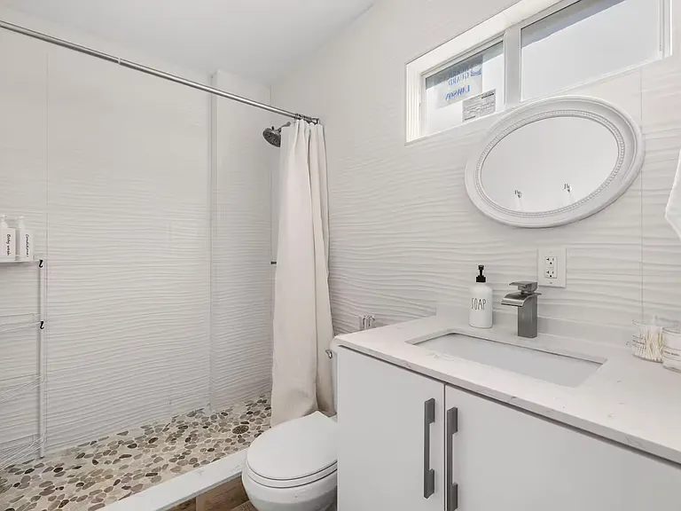 836 SW 4th Ave — Photo 13