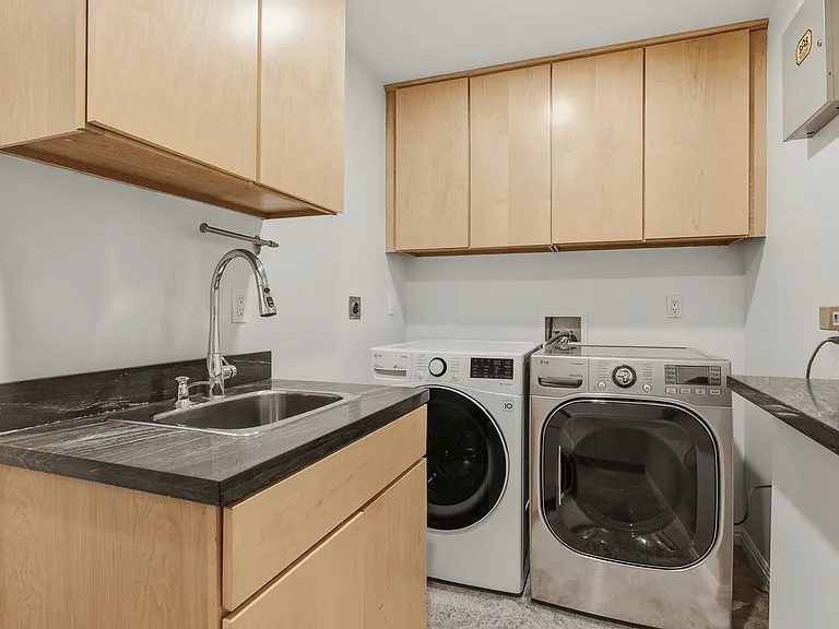 #GuardianRealty 3007 La Mesa Dr 1 story mid-centry modern henderson rental home luxury laundry room_07102026