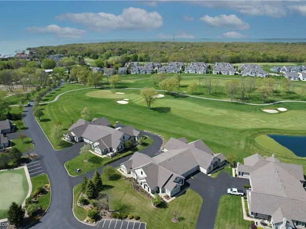 2680 Canterbury Cir #B, Pt Clinton, OH 43452