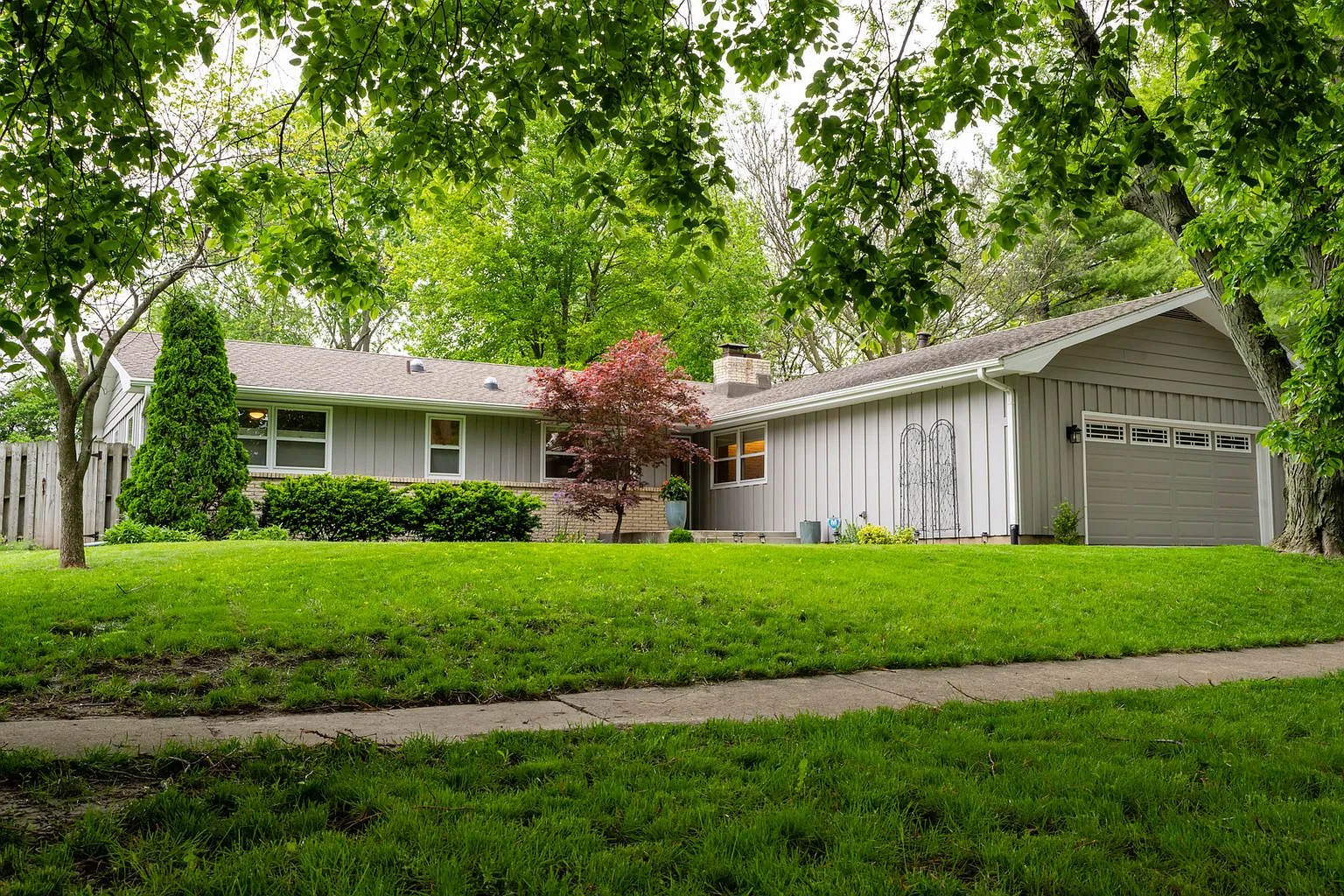 1310 Lincolnshire Dr photo 1
