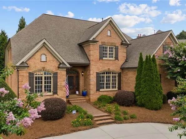 715 Heron Ridge Rd, Winston Salem, NC 27106