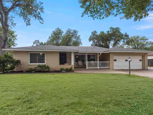 1608 El Camino St, Ponca City, OK 74604