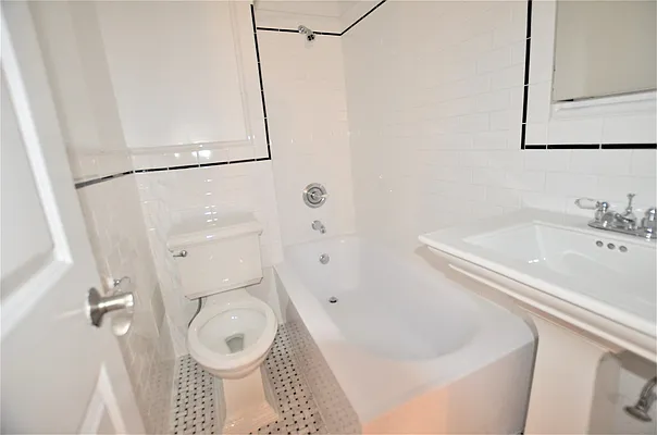 Rented by Manhattan Realty Group | media 3