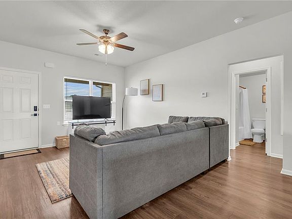 4th image of 712 Hidden Meadows Dr