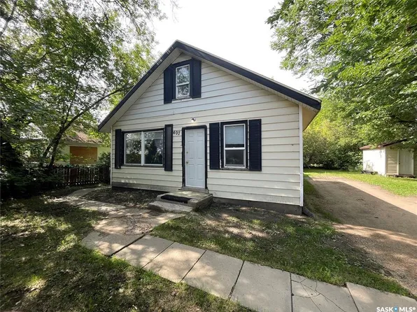 407 3rd STREET E, Meadow Lake, SK S9X 1H7