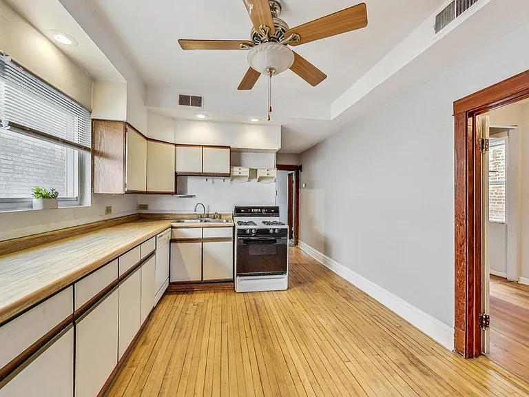 2554 W Winnemac Ave #2 — Photo 2