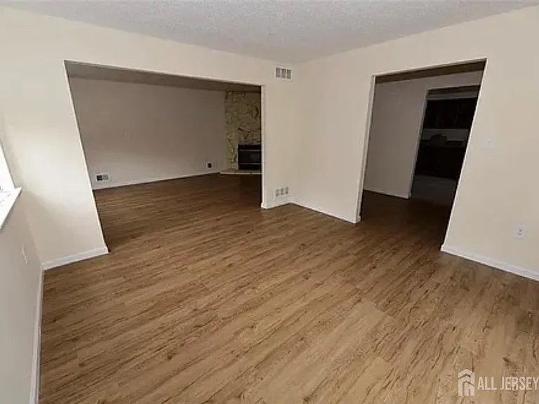 1502 Edison Glen Ter — Photo 1