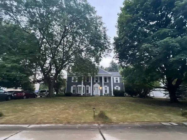 38040 W Meadowhill Dr, Northville, MI 48167