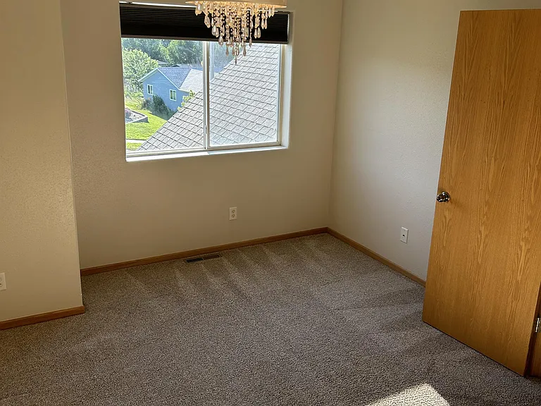 3240 E Capitol Ave — Photo 13