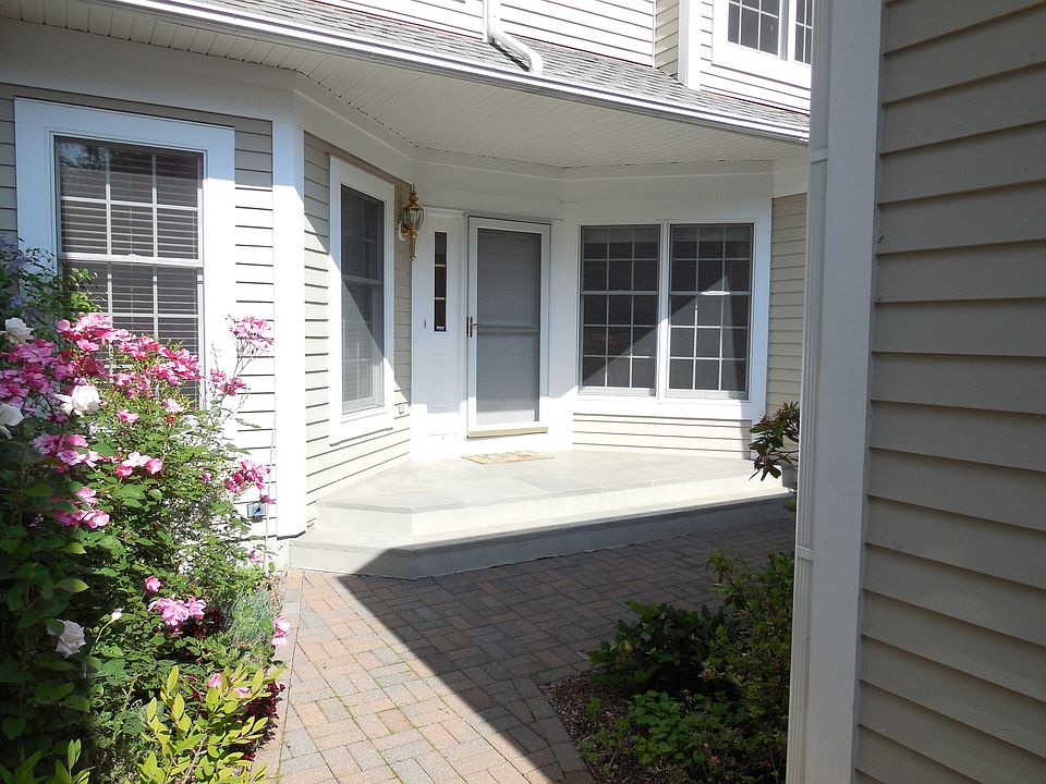 1st image of 21 Club Pointe Dr