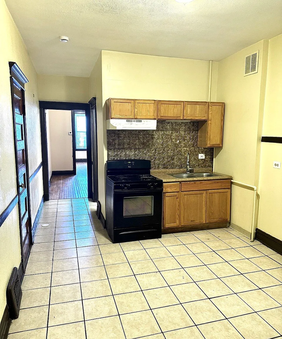 2 bed, $1,250 — Photo 2