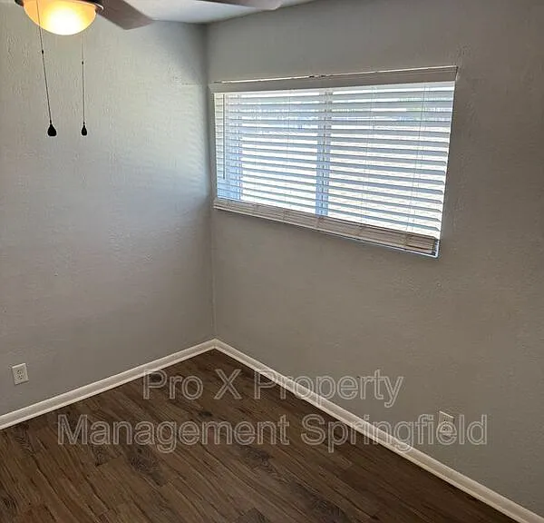 2943 E University St #10 — Photo 7
