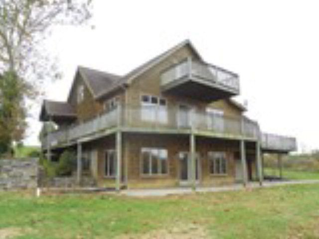 2nd image of 243 W Maple Leaf Rd