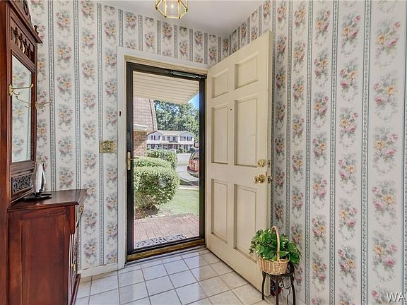 4th image of 5701 Woodland Trce
