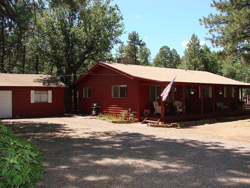 Front w/Detached 24'x24' Garage
