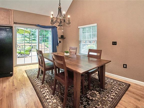 5th image of 3 Pine Ln