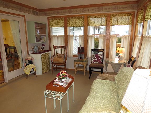 5th image of 252 Park Place Dr