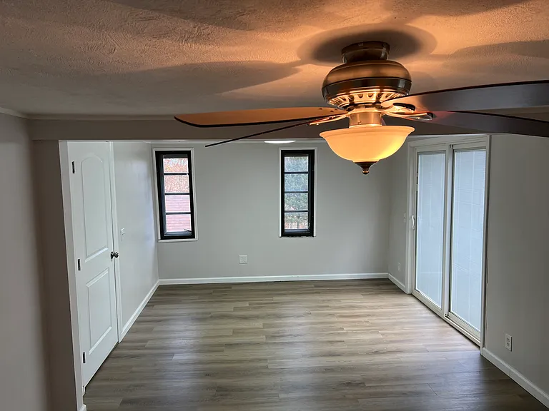 500 Webb Cir — Photo 2