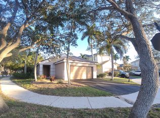 1205 Canary Island Dr, Fort Lauderdale, FL 33327