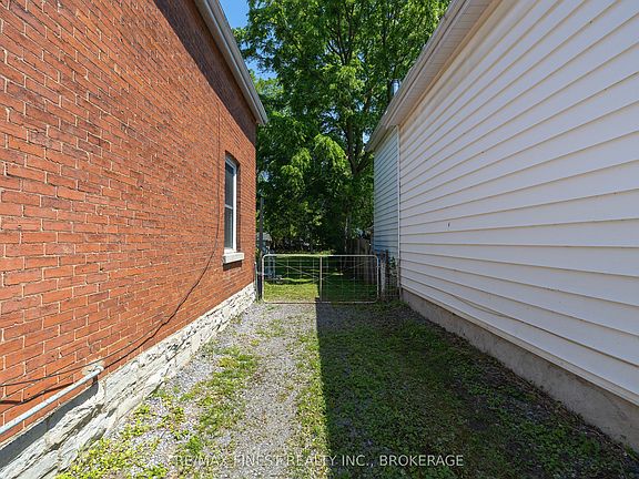 5th image of 445 Albert St