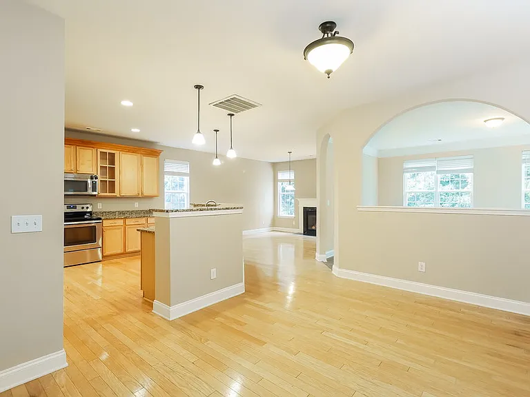 10023 Montrose Dr NW — Photo 7