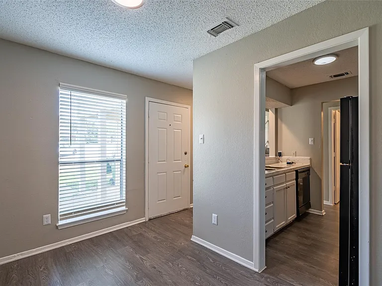 806 Treadwell Ct #806B — Photo 6