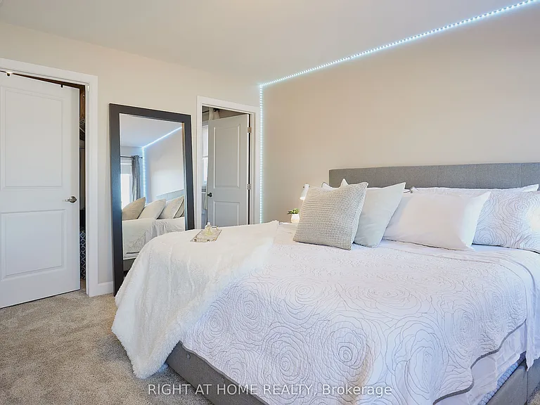 42 Moonstone Cres — Photo 13