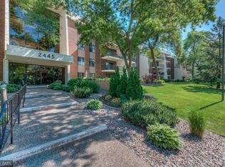 2445 Londin Ln E APT 409, Maplewood, MN 55119
