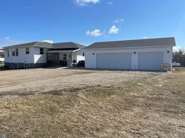 1401 S Front St, Lisbon, ND 58054