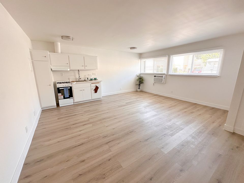 1st image of 8656 Balboa Blvd #1