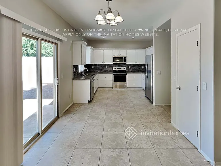 2101 E Caspian Way — Photo 8