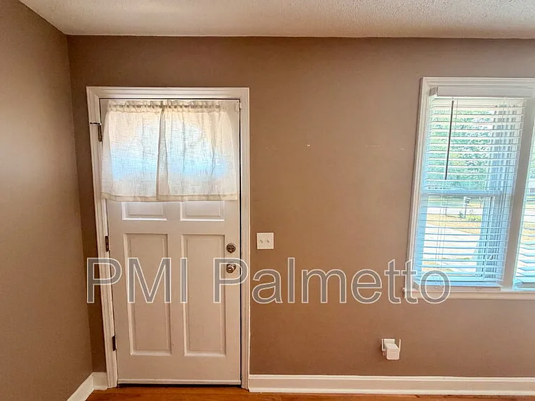 1727 Sandra Dr — Photo 2