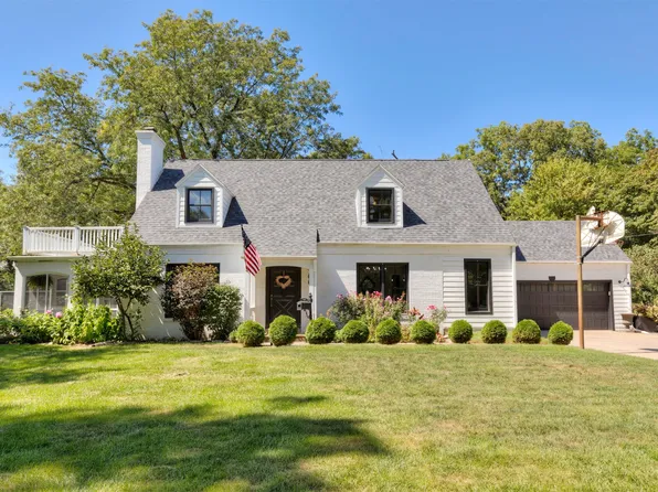 686 63rd St, Des Moines, IA 50312