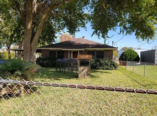 211 S Magnolia St, Highlands, TX 77562
