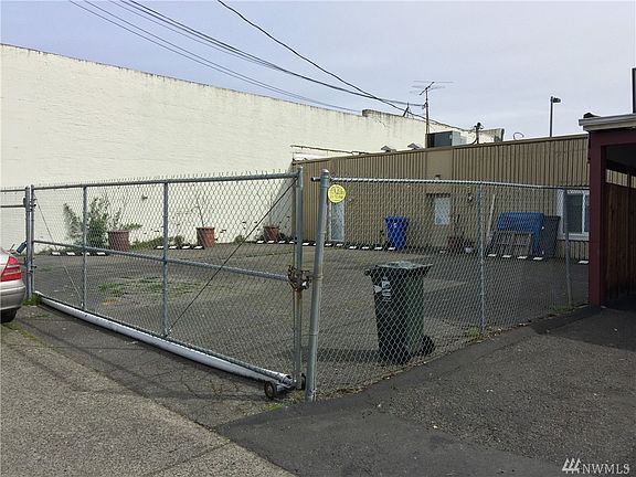 4th image of 5416 S Tacoma Way