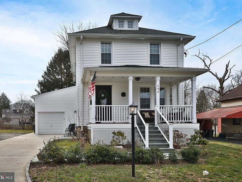1st image of 206 Wood St
