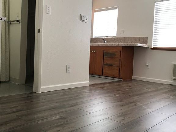 3rd image of 1354 Carlton Dr APT 5