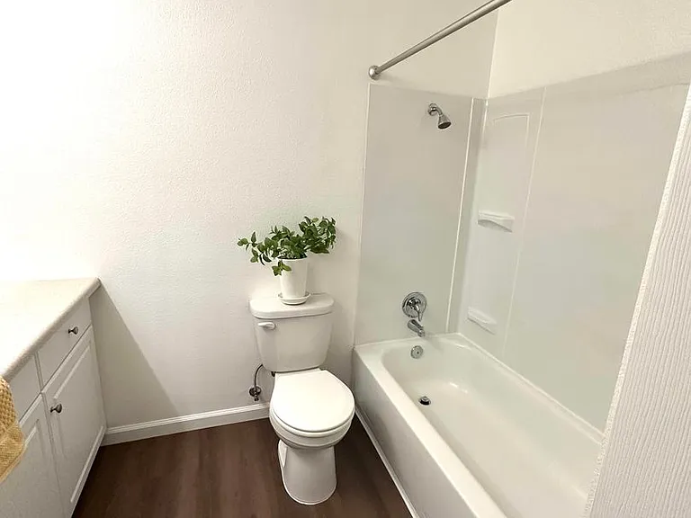 5665 N Fresno St #144 — Photo 6