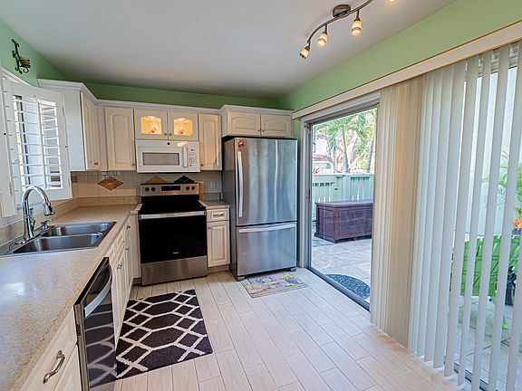 4th image of 1702 SE Balmoral Court