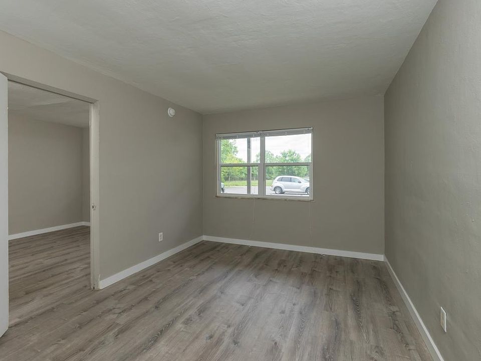 ME Real Estate 462 E Norwich Ave (18 of 20)_10142021