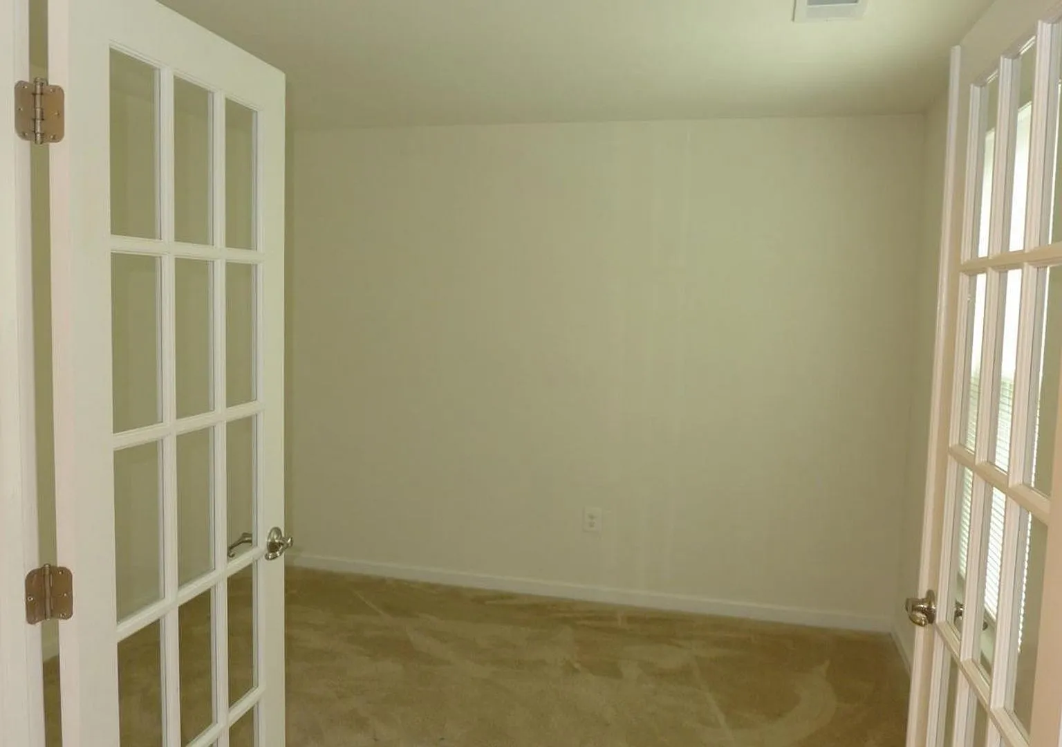 Gorgeous 3bd 2.5bth townhouse w/2 car garage for rent! — Photo 4